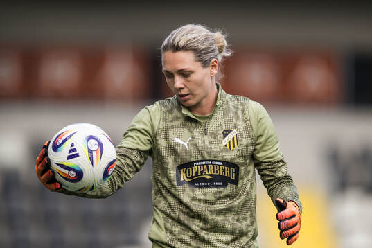 Goalkeeper Jennifer Falk