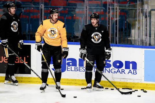 Yevgeni Malkin, Kevin Hayes and Sidney Crosby