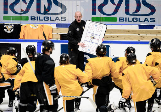Head coach Dan Muse