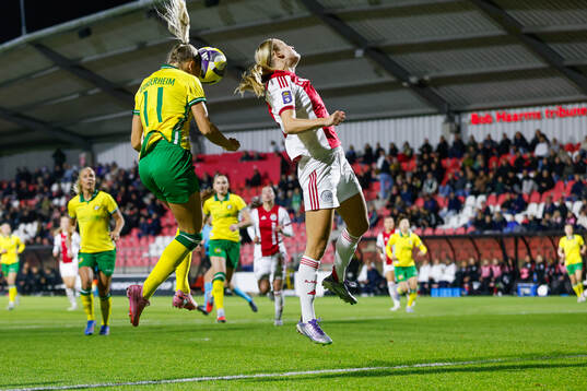 Ellen Wangerheim of Hammarby and Danielle Noordermeer of