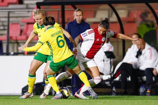 Asato Miyagawa of Hammarby and Sherida Spitse of Ajax
