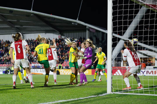 Julie Blakstad of Hammarby scores the 0-1 goal