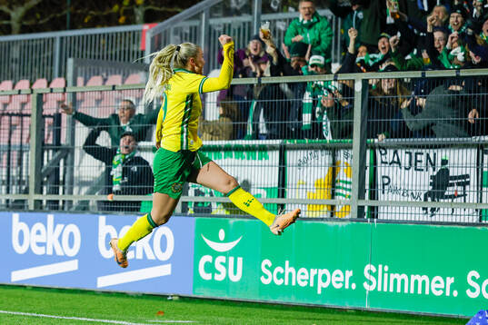 Anna Josendal of Hammarby celebrates