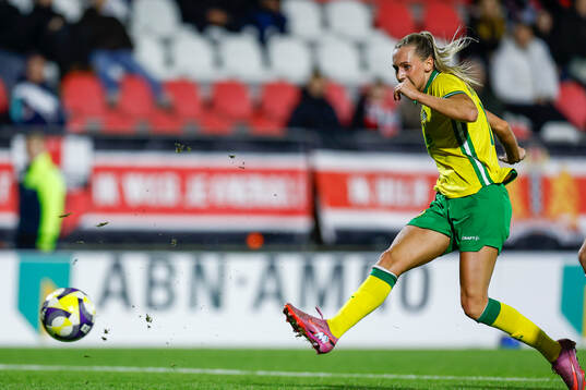 Ellen Wangerheim of Hammarby scores the 0-3 goal