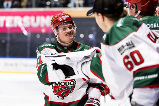 Modos Linus Andersson jublar