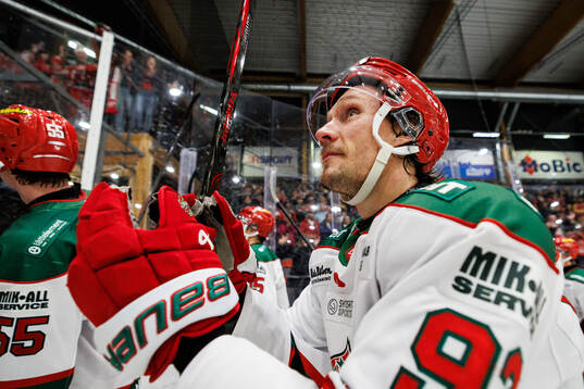 Modos Jesper Olofsson jublar