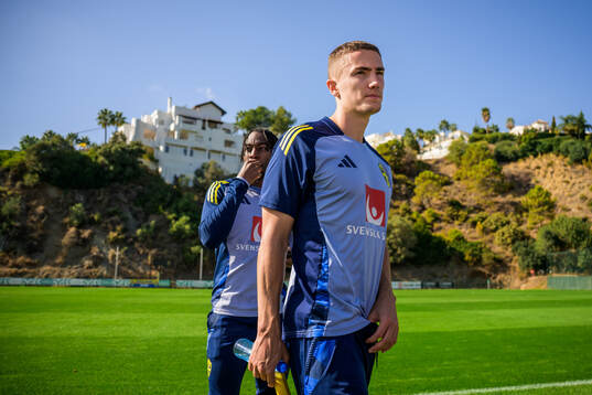 Anthony Elanga and Gustav Lagerbielke of the Swedish