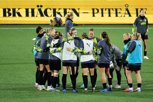 Players of Häcken gathered