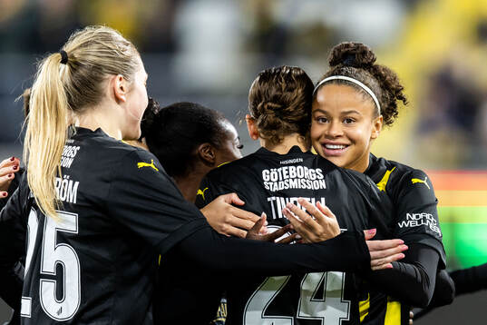 Tabby Tindell and Felicia Schröder of Häcken celebrate