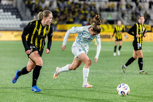Alice Bergström of Häcken and Marie Detruyer of Inter