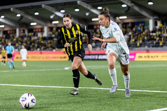 Tabby Tindell of Häcken and Chiara Rubustellini of Inter