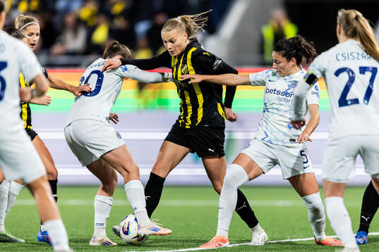 Marie Detruyer and Ivana Andrés of Inter against Stine