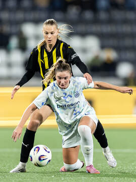 Stine Sandbech of Häcken and Karolina Vilhjalmsdottir of