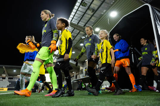 Goalkeeper Jennifer Falk and Aivi Luik