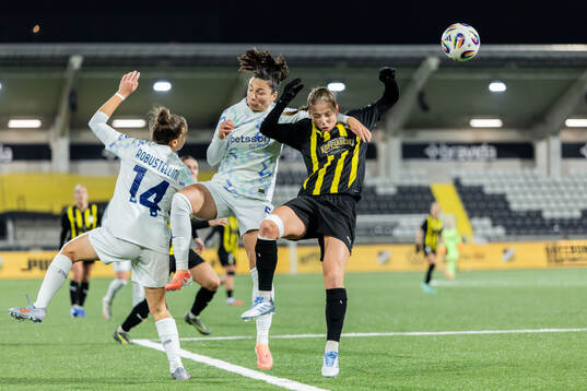 Ivana Andrés of Inter and Anna Anvegård of Häcken