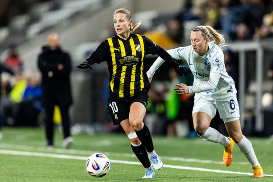 Anna Anvegård of Häcken and Irene Santi of Inter