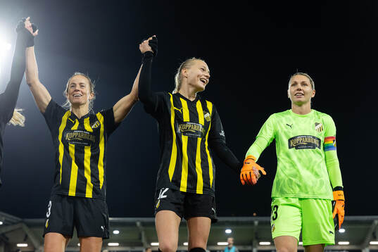 Aivi Luik, Stine Sandbech and goalkeeper Jennifer Falk of
