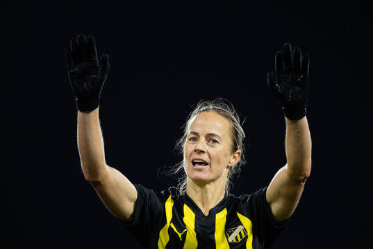 Aivi Luik of Häcken celebrate