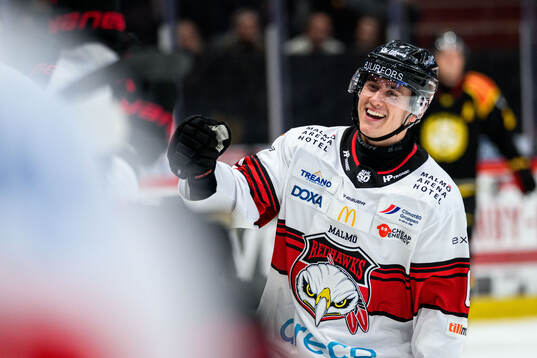 Malmö Redhawks Eemil Viro jublar