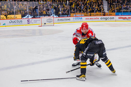 Timrås Jonathan Dahlén och Skellefteås Jonathan Pudas i