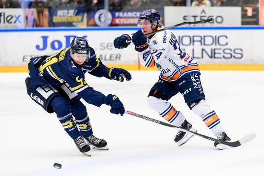 HV71s Aleksi Heponiemi och Växjös Karl Henriksson