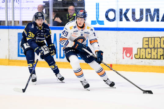 HV71s Olle Alsing och Växjös Leo Sahlin Wallenius