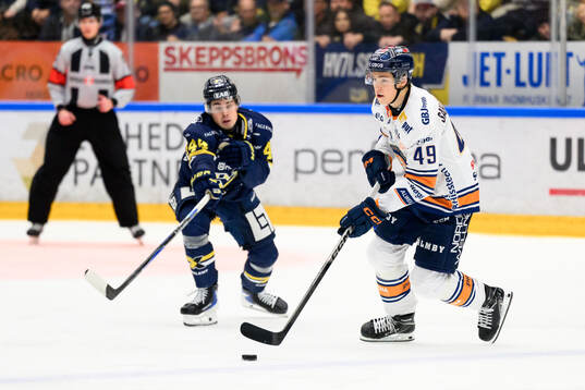 HV71s Hugo Fransson och Växjös Leo Sahlin Wallenius