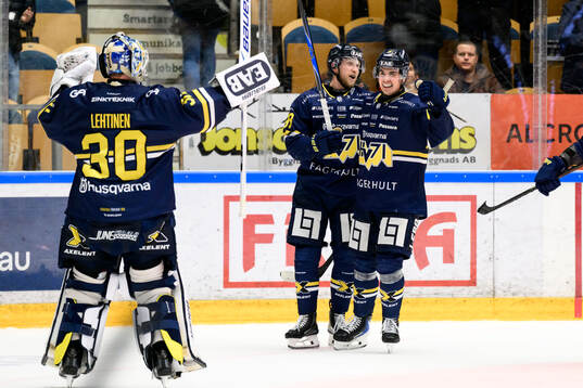 HV71s målvakt Lassi Lehtinen, Olle Alsing och Hugo