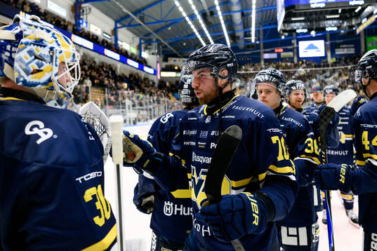 HV71s Lukas Rousek jublar