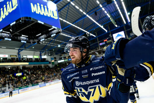 HV71s Lukas Rousek jublar