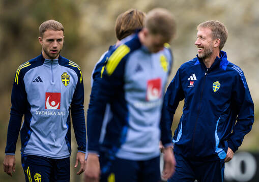 Gustav Lundgren and head coach Graham Potter of the Swedish