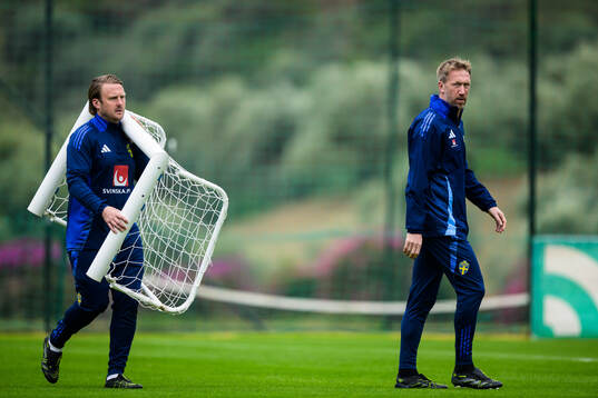 Assistant coach Björn Hamberg and head coach Graham Potter