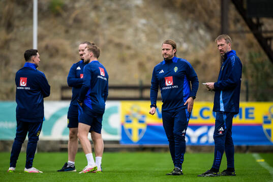 Assistant coach Björn Hamberg and head coach Graham Potter