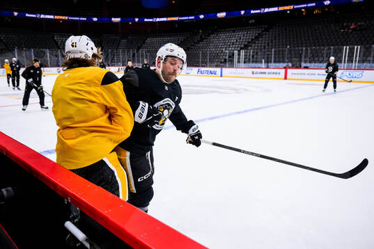 Ville Koivunen and Bryan Rust