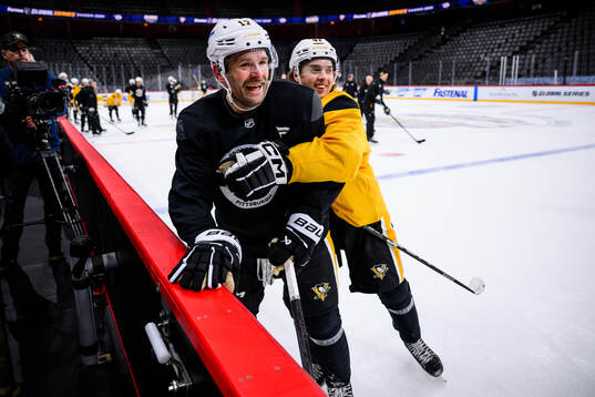 Bryan Rust and Ville Koivunen