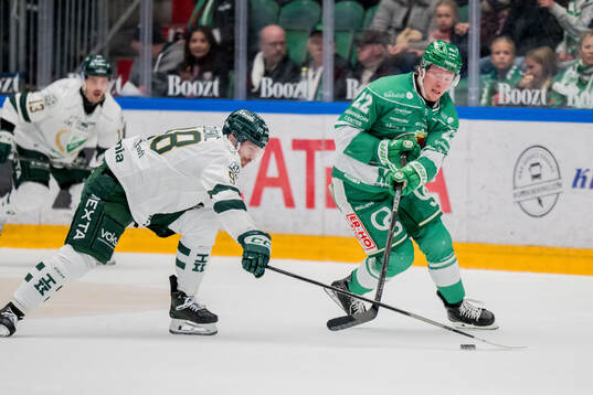 Rögles Fredrik Olofsson och Färjestads Marian Studenic