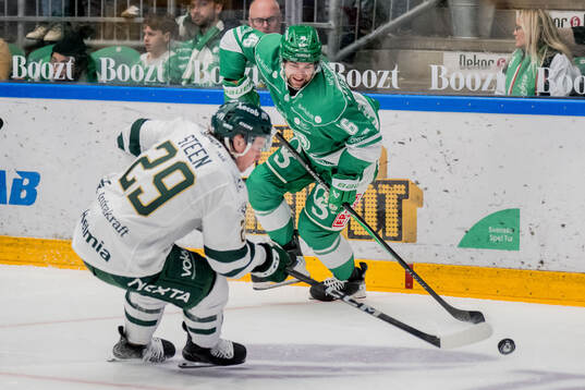 Rögles Paul LaDue och Färjestads Oskar Steen