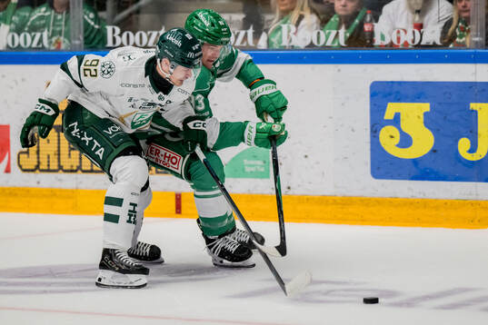 Rögles Karson Kuhlman och Färjestads Lucas Forsell