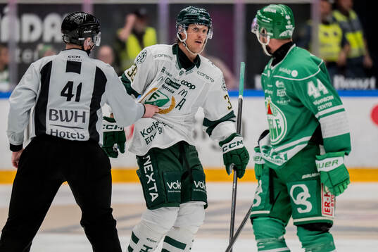 Färjestads Magnus Nygren och Rögles Calvin De Haan