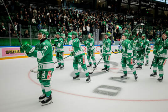 Rögles spelare jublar