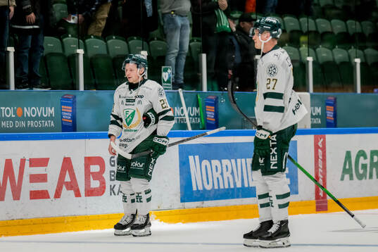 Färjestads Per Åslund och Gabriel Carlsson deppar