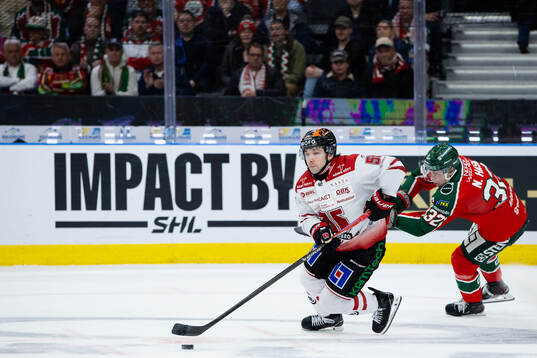 Örebros David Quenneville och Frölundas Noah Hasa