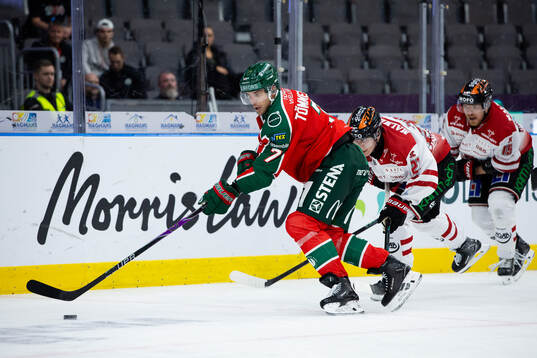 Frölundas Henrik Tömmernes och Örebros Patrik Puistola