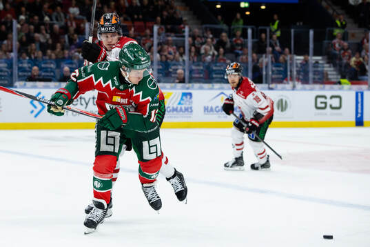 Örebros Patrik Puistola och Frölundas Max Friberg