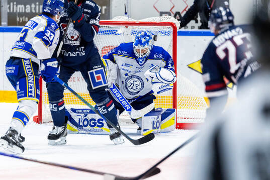 Linköpings Robin Kovacs gör 5-1 bakom Leksands målvakt