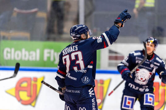 Linköpings Robin Kovacs jublar