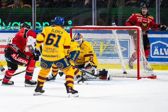 Luleås Mathias Bromé sätter 1-1