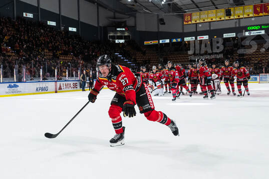 Luleås Ben Tardif jublar