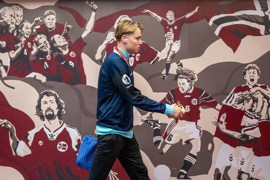 Andreas Schjelderup of Norway arrives