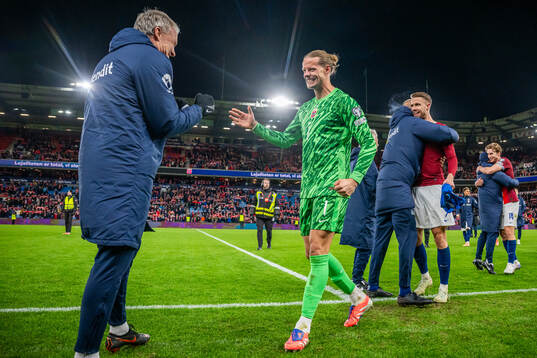 Goalkeeper coach Frode Grodås and goalkeeper Ørjan